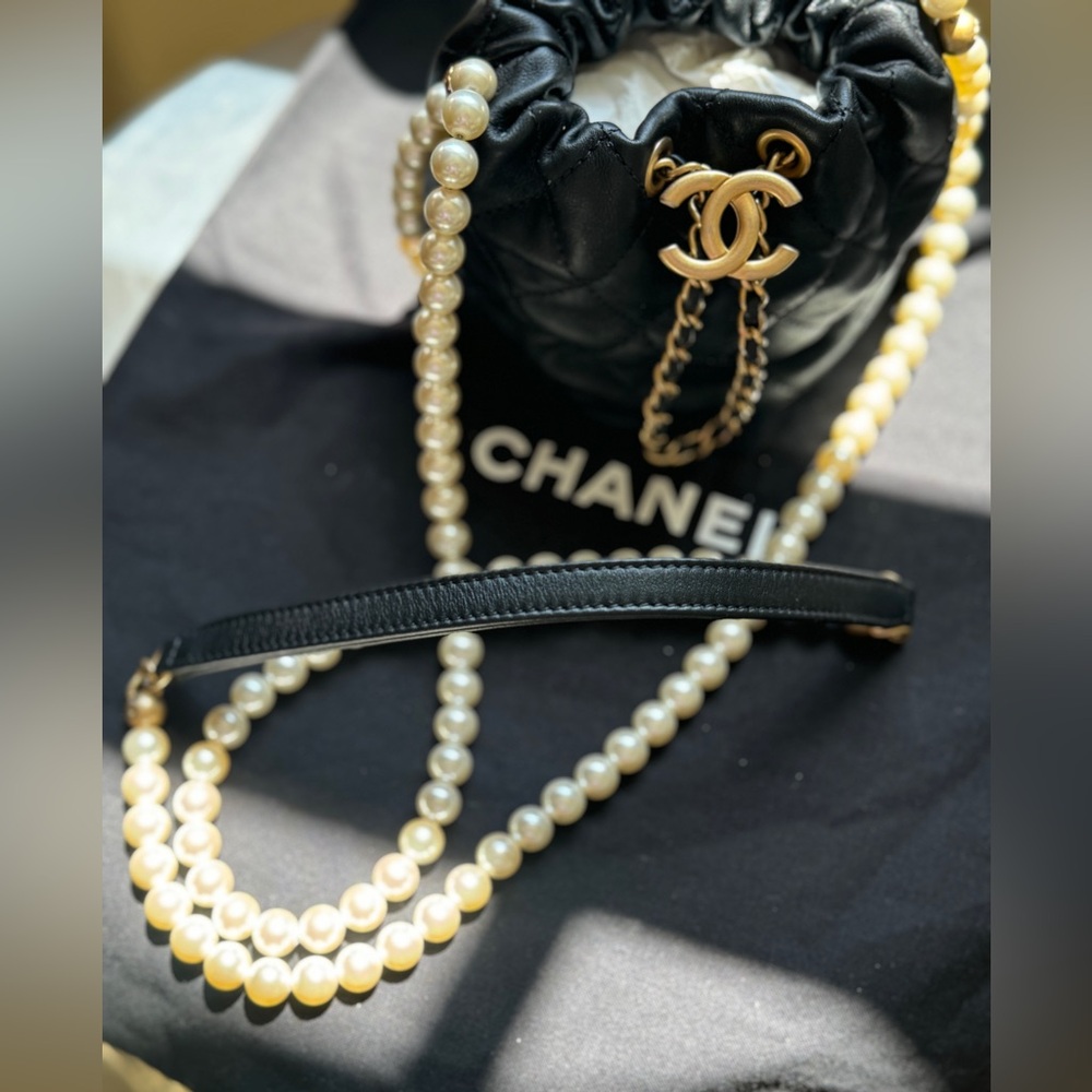 CHANEL “about pearls” mini quilted bag - never been worn - Like New✨ - Picture 9 of 12